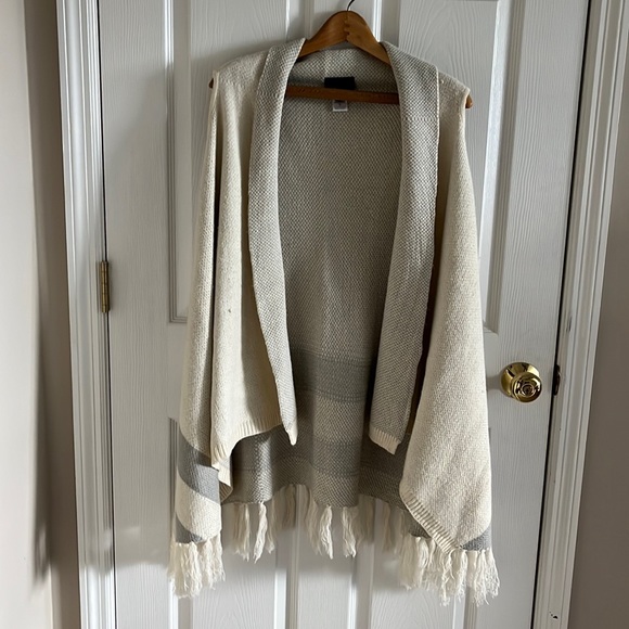 Lumiere Off White Sleeveless Sweater Cardigan Vest With Fringe Tassels Size S - Picture 2 of 9